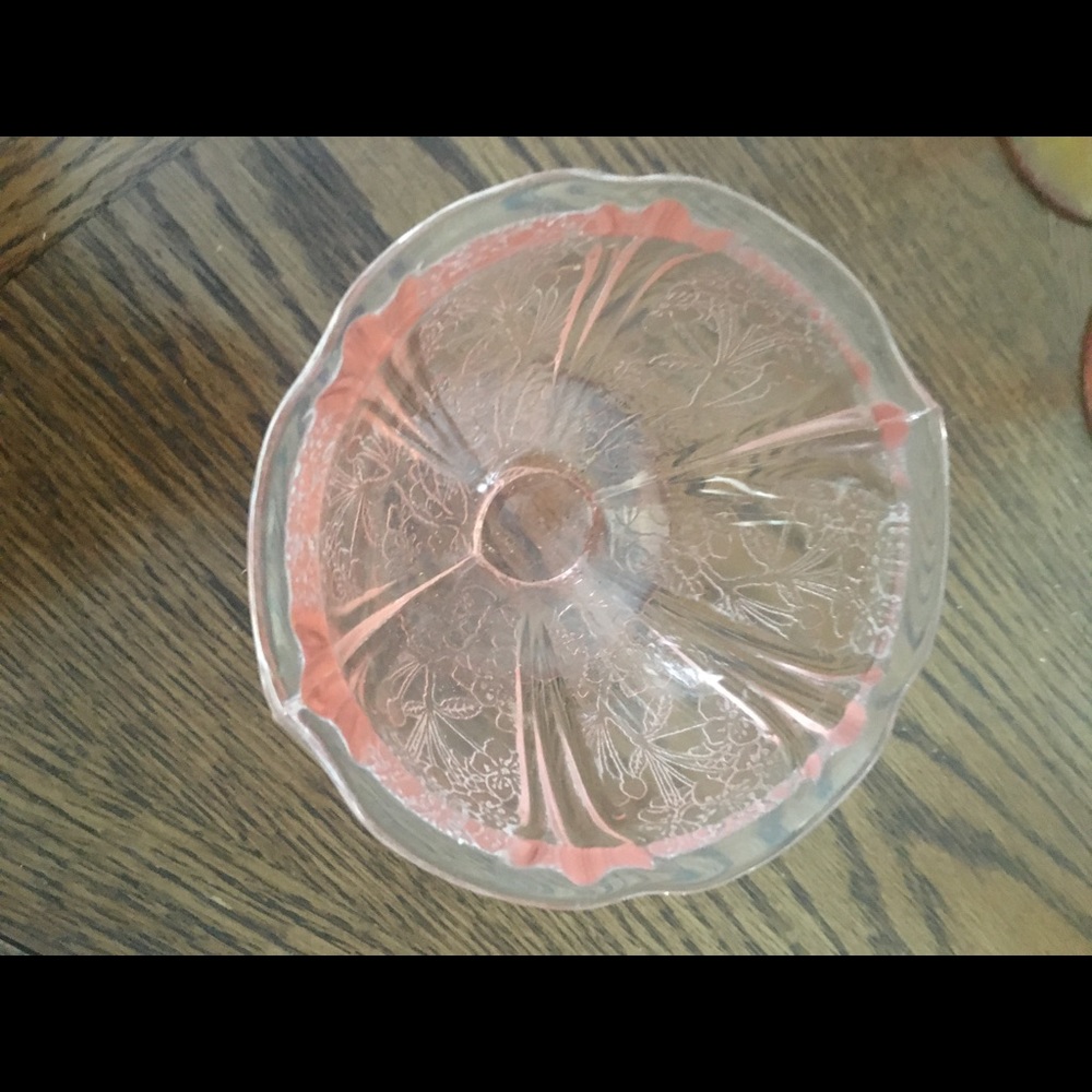Pink glass bowl could hold candy/accessories - Picture 2 of 3